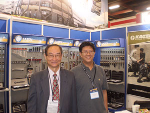 Easen’s sales manager Warner Chen (right) said THS 2012 is an ideal platform for his company to boost images among foreign customers.