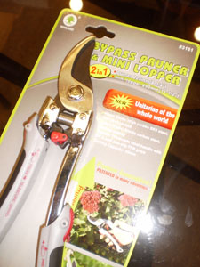 The 2-in-1 Bypass Pruner and Mini Lopper was among Winland’s newest sellers promoted at THS 2012.