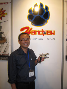 Roger Lee, president of Jon Tai, showcases his company’s latest innovation: a hydraulic ball joint separator.