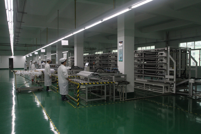Cai’s company installed mainland China’s first mechanized production line for LED lighting tubes. 