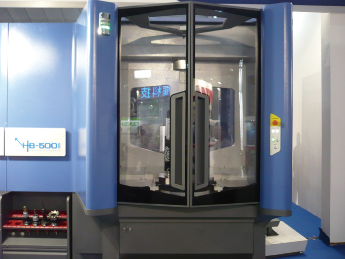 Tongtai’s HB-500II horizontal machining center incorporates a versatile corporate identity system.