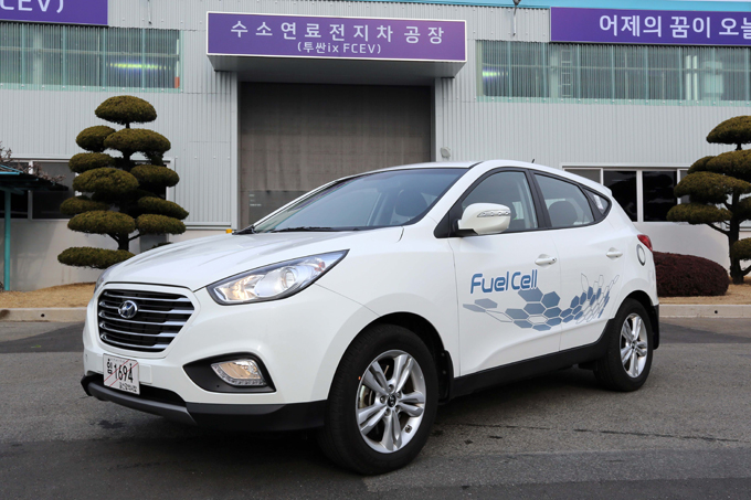 Hyundai began production of the ix35 Fuel Cell vehicle at the company`s Ulsan facility in Korea in January 2013, making Hyundai the first automaker to begin commercial production of a hydrogen-powered vehicle.