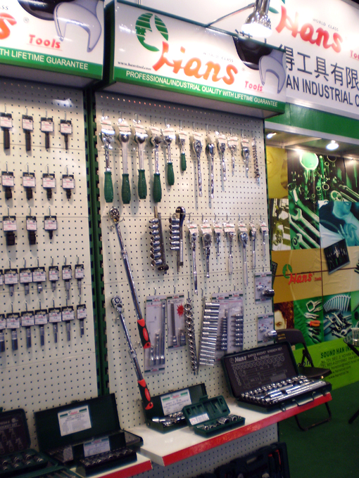 Hans is one of Taiwan`s best known brands of auto repair tools.