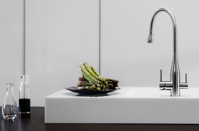 The Fashion 4-Way Double Lever Ozone Kitchen Faucet of Kona® Ozone family has a precision ceramic cartridge and can be mounted with a purifier. 