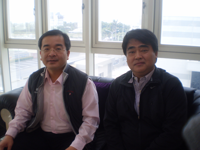 TFTA chairman Jim Chen (left) and advisor William Liao (right) play key roles in putting together pre-show plans for the first International Fastener Show, Tainan, TAIWAN.
