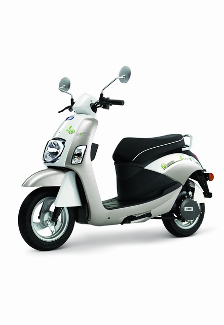 Annual e-scooter sales volume in North America is forecast by Navigant Research to increase nearly 10-fold to some 36,000 units in 2018. (photo: BMW`s new e-scooter model)