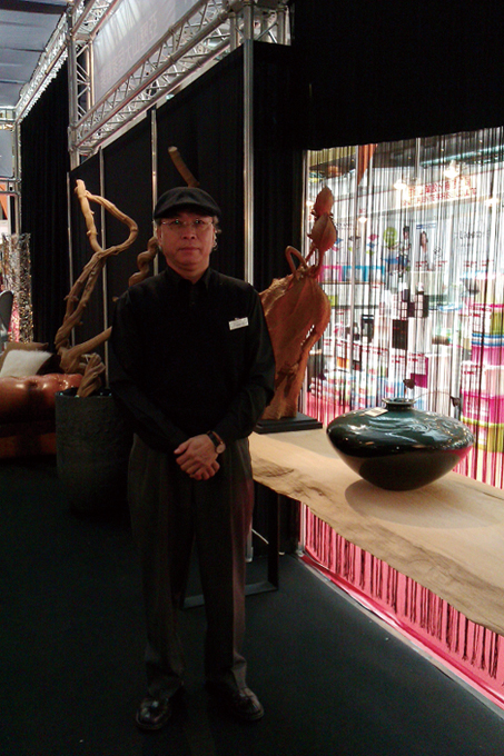 Walter Chiang, chairman of the OZZO Group, displayed works of local potters and sculptors, which complimented modern Western furniture in his booth.