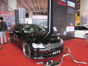 Manufacturers show off their products at the 2013 Guangzhou International Auto Parts and Accessories Exhibition.