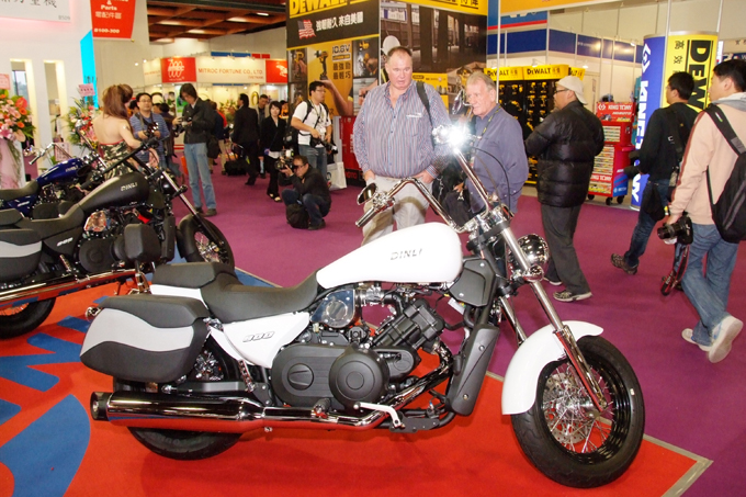 Dinli’s 800cc motorcycle (left) and ATV