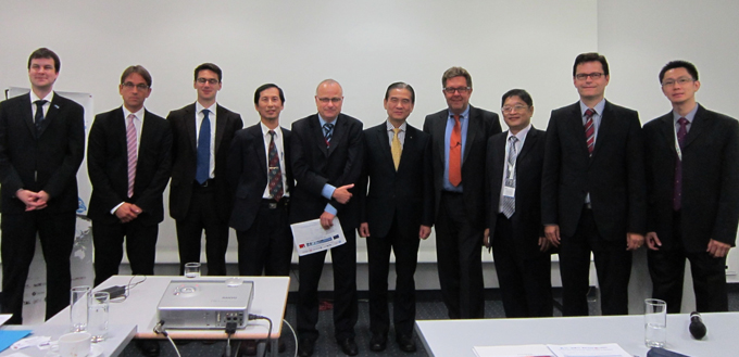 Frank Tsai (forth left), director of the Smart Network System Institute, is a key promoter of the telematics industry in Taiwan.