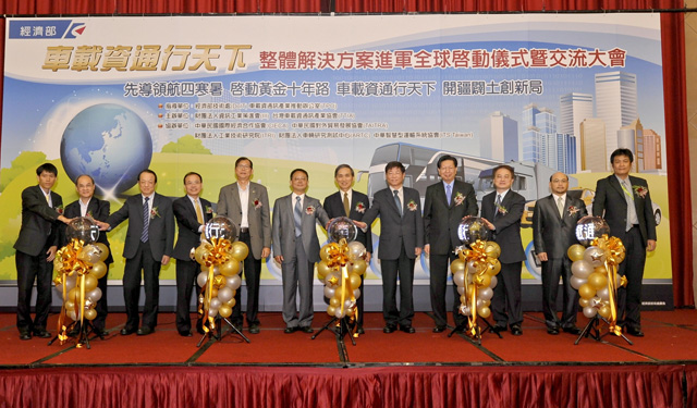 Representatives from the government, research institutes, and local companies jointly kicked off the global marketing of seven telematics solutions developed in Taiwan.