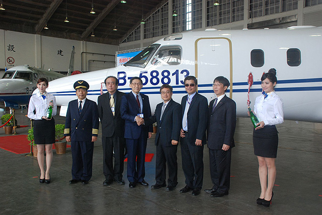  J.T. Liu (fourth from left), AIDC`s chairman, announces AIDC`s venture into biz-jet leasing and charter service in front of a Astra Spx business jet.