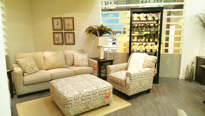 The upholstered living room set exhibited by Ashley drew the attention of visitors.