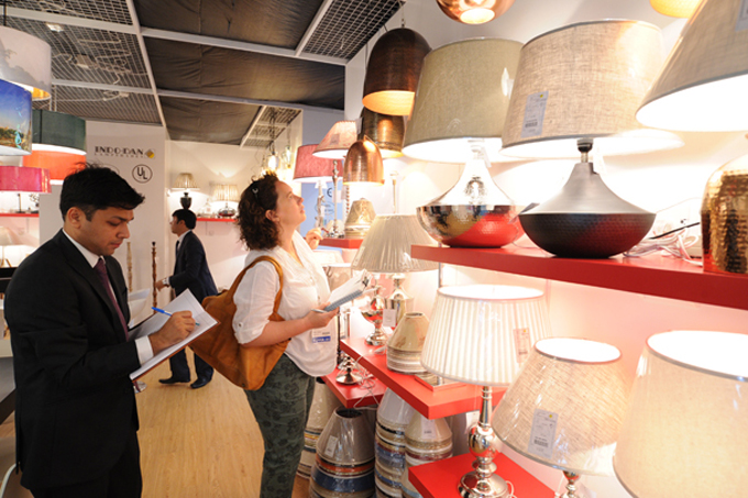 The 15th HKTDC Hong Kong International Lighting Fair (Autumn Edition) drew a record 2,360 exhibitors. 