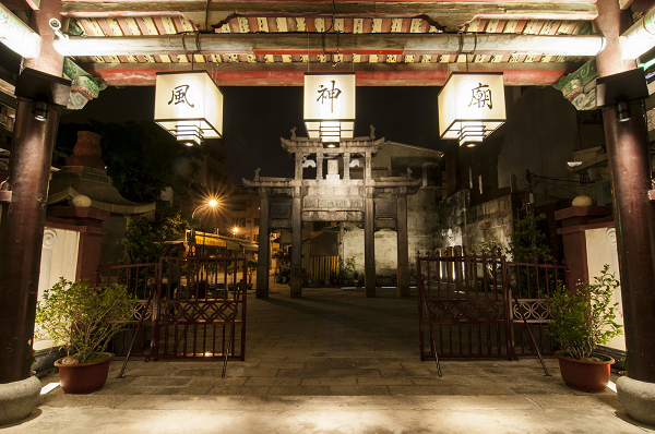 As the gateway to Taiwan during the Qing Dynasty, the Wind God Temple and the Official Reception Arch hold rich historic significance. 