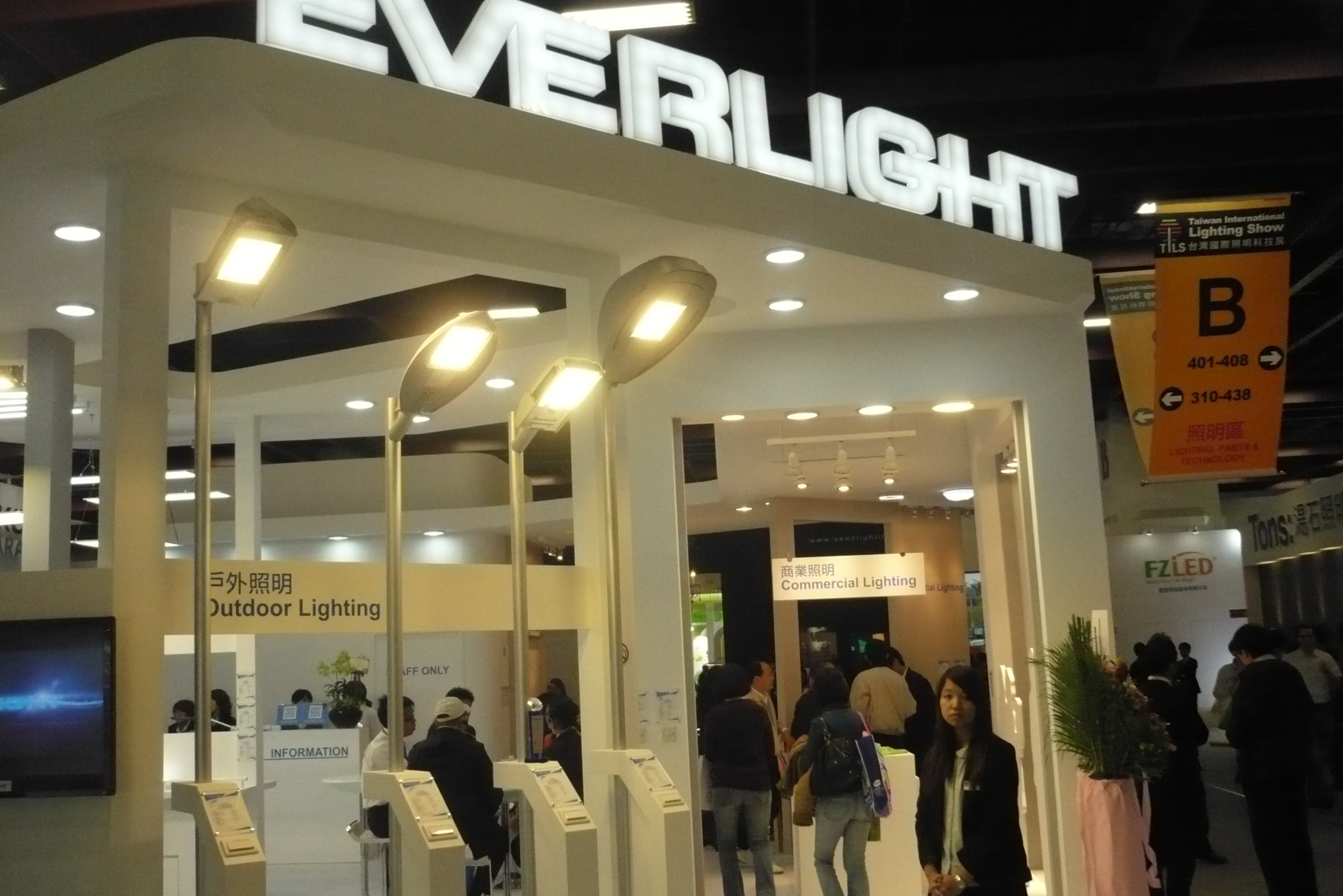 Gap growth amid LED industry operators snowballs in Taiwan. (Pictured is Everlight's booth at a lighting fair.)