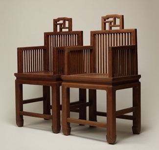 The “couple chairs” exhibit a mixture of Ming and Qing styles. 