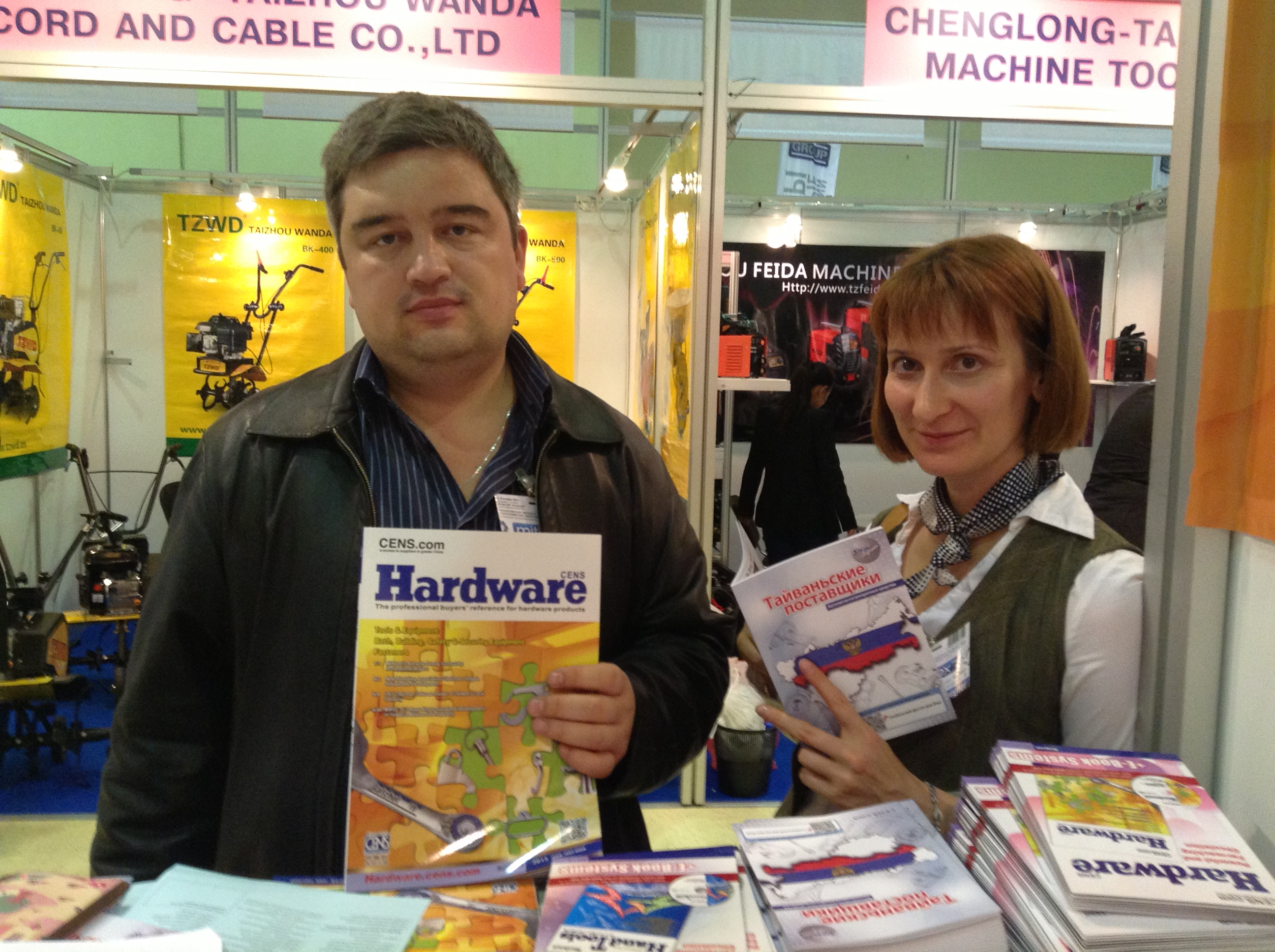 CENS buyer guides in Russian are well-received by local buyers at MITEX 2013.