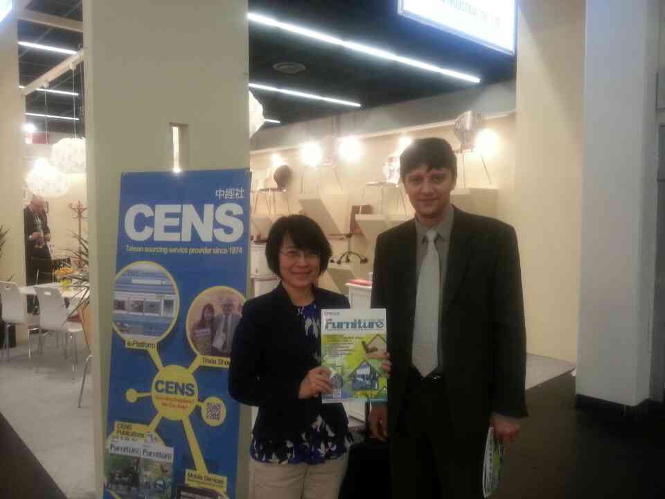 CENS representative (left) with a buyer at imm Cologne.