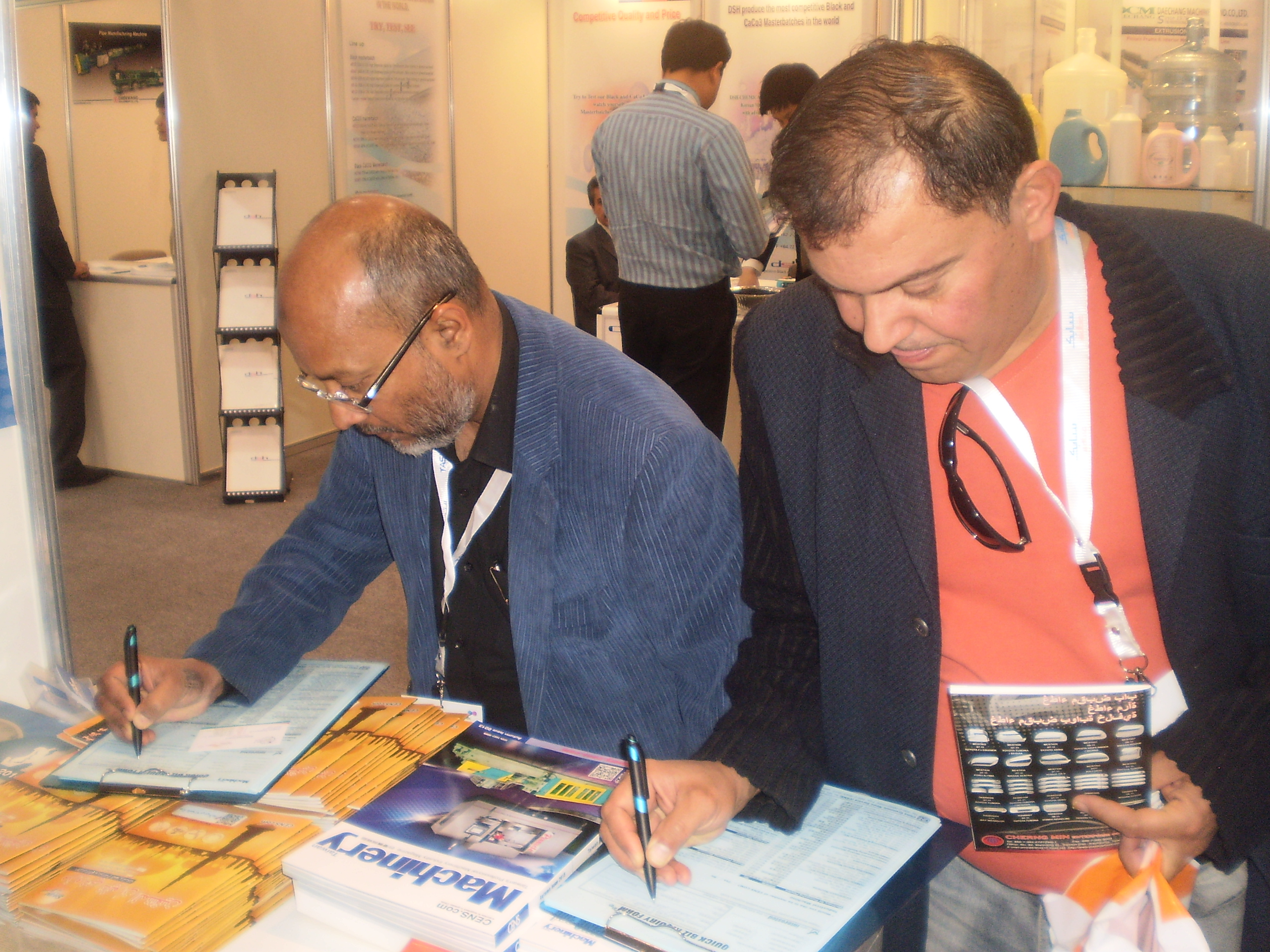 Buyers filling out inquiry forms at the CENS booth