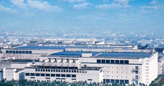 Sungen operates the rooftop solar plant at AUO's Taichung site, the largest rooftop solar project in Taiwan. (photo courtesy AUO)