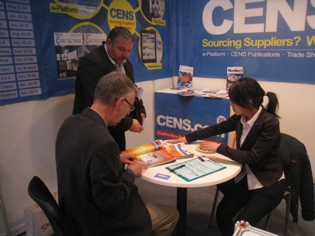 CENS helps buyers with inquiries at Hannover Messe 2014.