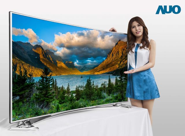 A model introduces AUO's industry-first 4K, or UHD, curved LCD TV panel with wide color gamut. (Photo provided by AUO)