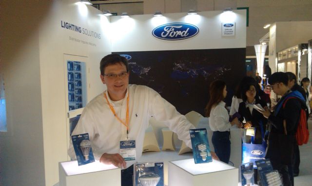 SKN Managing Director Frank Kauer and Ford-branded lamps. 