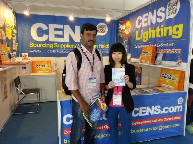 CENS representative (right) with a foreign buyer at Hong Kong International Lighting Fair.