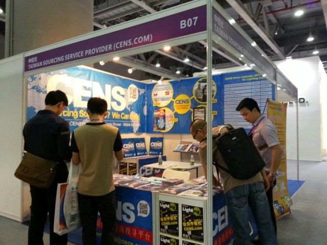 Visitors browse CENS publications at Hong Kong Electronics Fair.