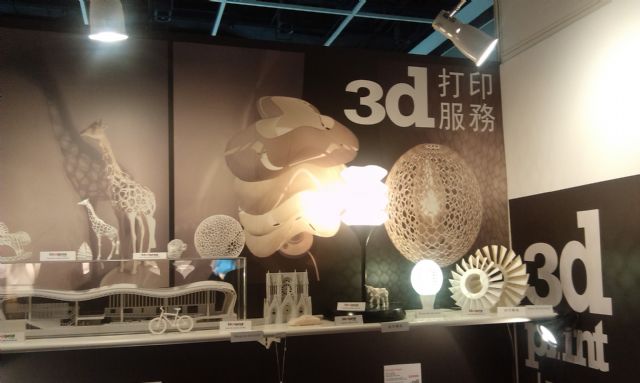 HK3DPrint exhibited a series of refined table lamps produced through its 3D printing service.