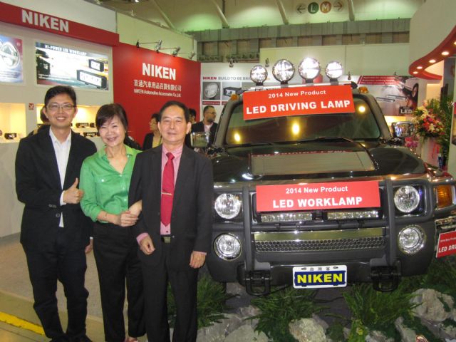 Simon Shih (from right), chairman of Niken; Carol C. Shih, general manager, and Eric Shih, marketing manager, introduce the company's new LED lamps at 2014 Taipei AMPA.