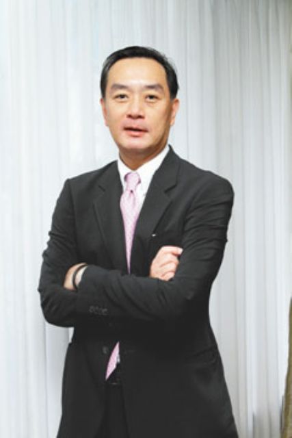 Kenneth Yen, chairman of Yulon Group, forecasts that overall new-car sales in Taiwan to reach the level of 380,000 to 385,000 units this year. (photo from UDN).