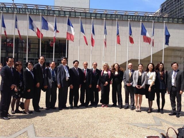 Participants at the 21st Taiwan-France Industrial Cooperation Consultation Meeting held in Paris, France, took a photo after the annual meeting. (photo from IDB)
