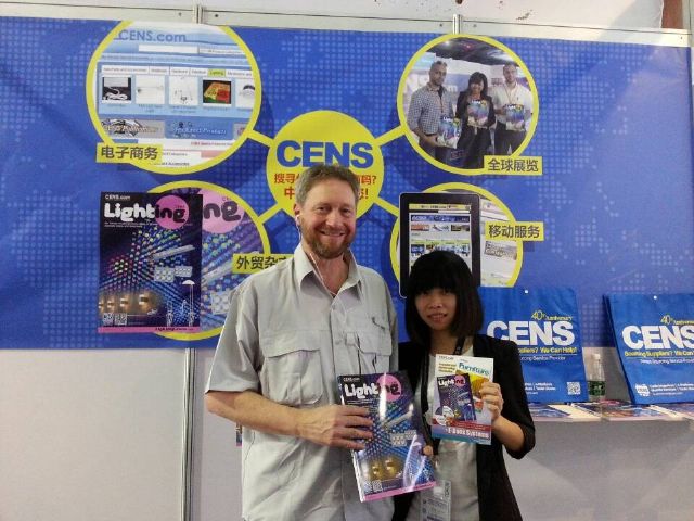 CENS representative (right) with a foreign buyer at Guangzhou International Lighting Exhibition.