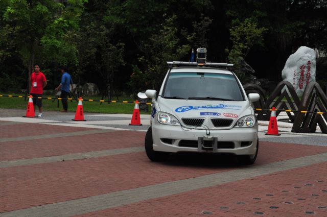 This ARTC-developed autonomous car was demonstrated at the NTUT campus.