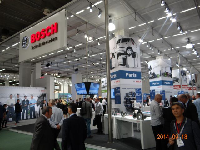 Bosch occupies nearly half of Hall 9.0 to present thorough solutions for car repairs and services. 