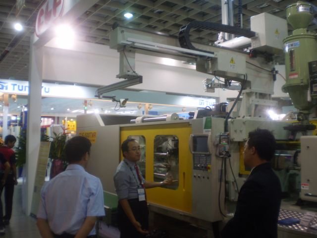 Chuan Lih Fa unveils its TWR and TXR series injection molding machines.