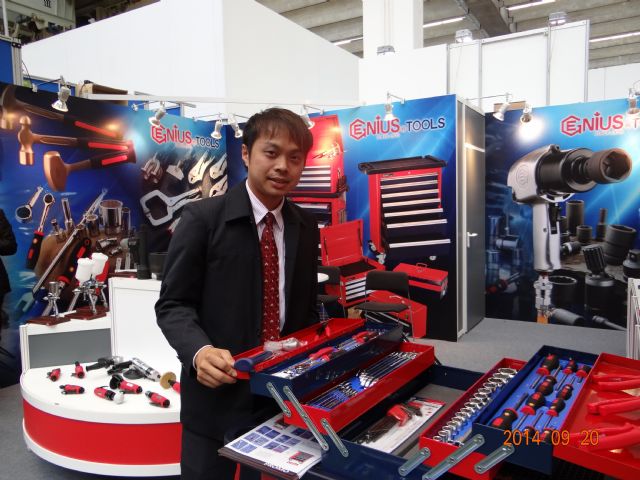 Genius Tools executive assistant Terence Tsai introduces the Dr. Metric Mechanic Tool Set series.