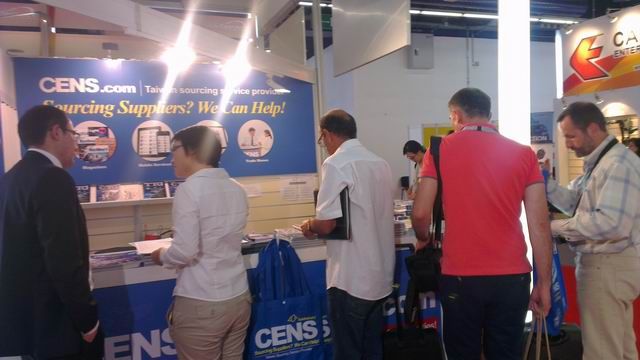 CENS booth draws many visitors at Automechanika Frankfurt.