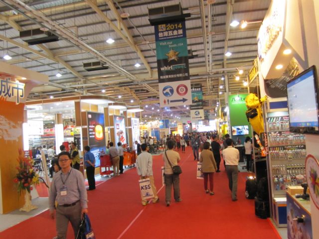 With more than 350 exhibitors in an exhibition space of 12,571 square meters, THS 2014 attracted tens of thousands of international visitors on its opening day. 