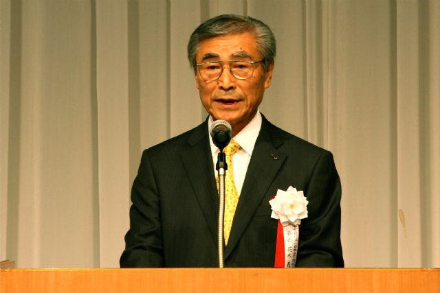 JMTBA Chairman Yoshimaro Hanaki stressed JIMTOF 2014’s main theme of “Monozukuri DNA Connects to the Future and the World” in his opening speech.