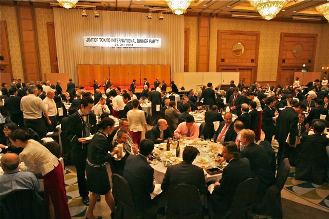 The International Dinner Party enhanced exchanges among industry professionals from all over the world.