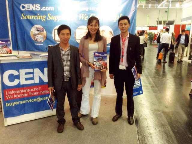 CENS representative (center) with visitors at INTERMOT.