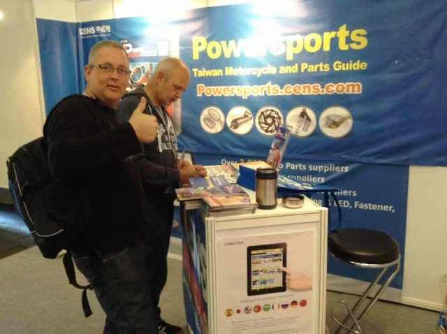 Foreign visitors browse CENS publications at INTERMOT.
