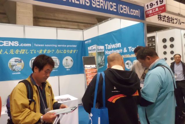 CENS booth draws many visitors at Tool Japan.