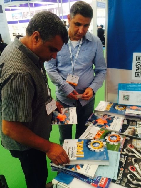 Foreign buyers browse CENS publications at PIC Asia.