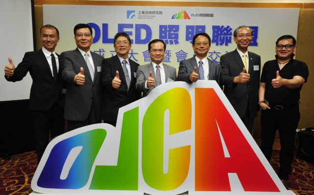 Dignitaries inaugurate the OLCA (from left):Merck’s Hsieh, RiTdisplay’s Wang,Tongtai's Yen, EORL’s Liu,Deputy Director W.H, Fu of the MOEA’s Department of Industrial Technology, TLFEA’s Lin, and J.Y. Lighting’s Yuan.
