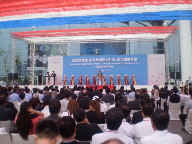 Hundreds of officials, personalities and reporters at joint opening ceremony of TIFS 2014 and Kaohsiung Exhibition Center.