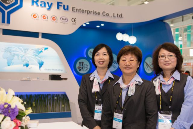 Ray Fu’s vice president, Amy Yu (center), lauds TIFS 2014.